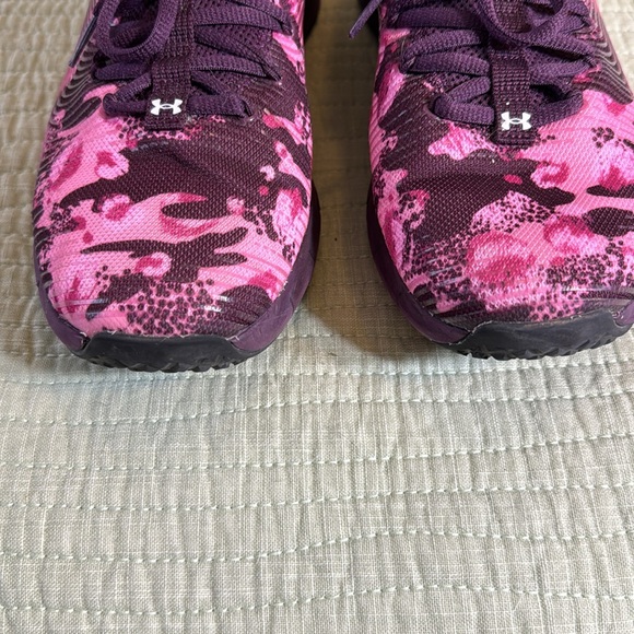 UNDER ARMOUR W HOVR RISE 2 PRNT Sz 9.5 in Purple and Pink - Picture 2 of 7